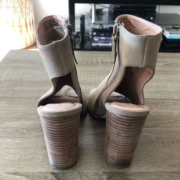 Caslon Peep Toe Heels / Sandals - Picture 3 of 12